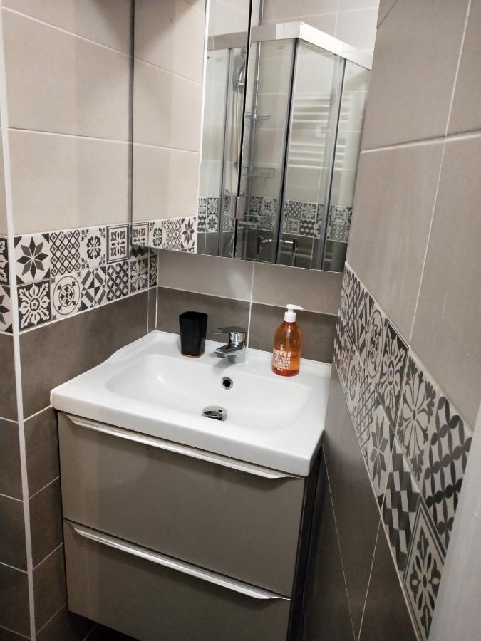 Le Nid Des Carmes Apartment น็องต์ ภายนอก รูปภาพ